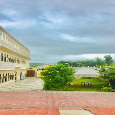 Hotel O The Takhatgarh Resort Nāthdwāra Zewnętrze zdjęcie